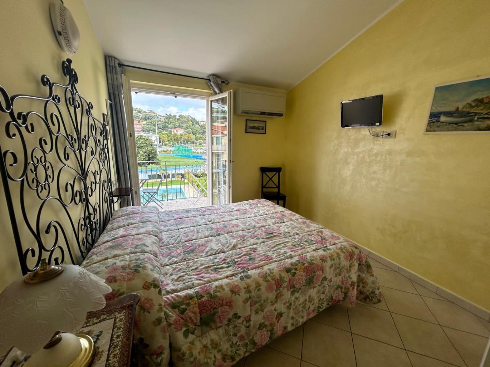 Appartamento Vista Mare Con Piscina Cala Di Sole Imperia Exterior foto